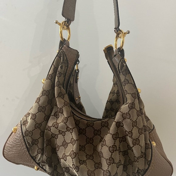 Good condition. Authentic GUCCI Iconic Horsebit Monogram Medium bag in brown - Picture 4 of 8
